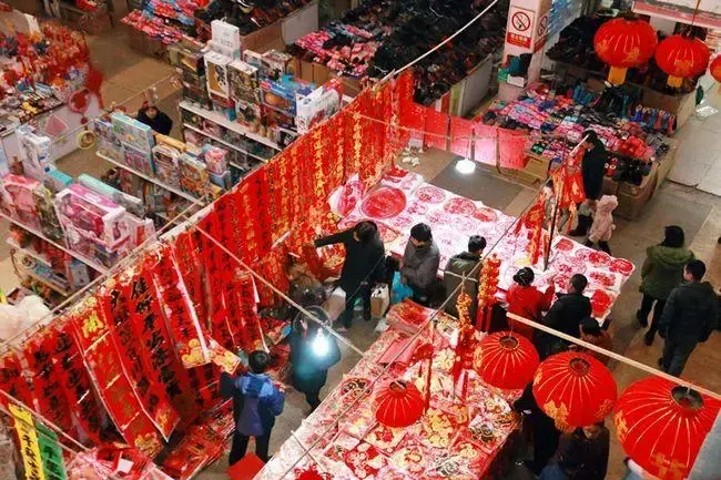 購銷兩旺感受濃濃年味“煙火氣”