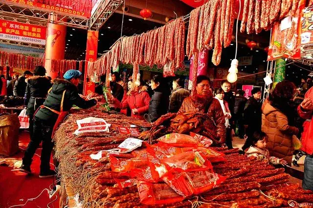 購銷兩旺感受濃濃年味“煙火氣”