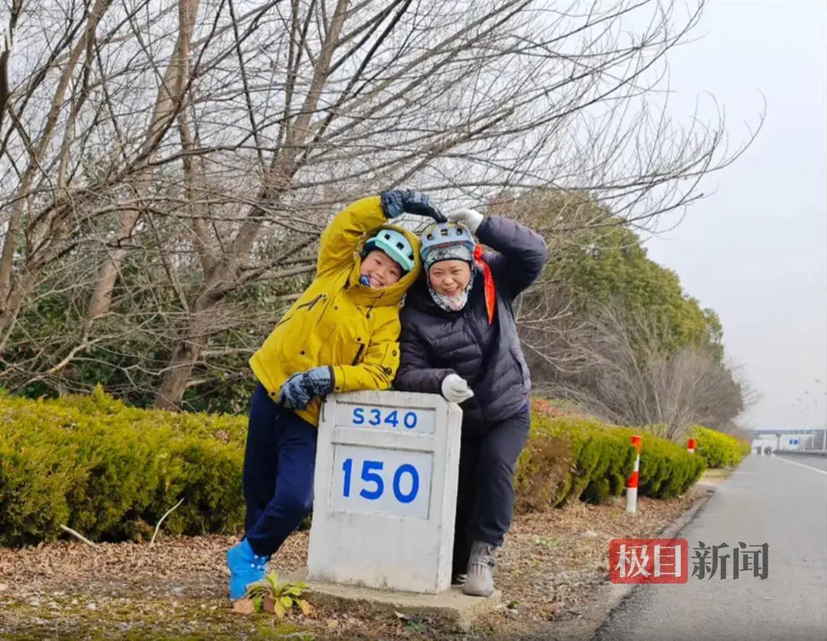 母子從上海騎行700公里回湖北過年