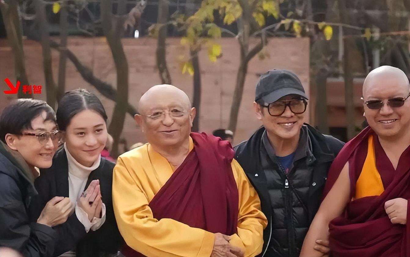李連杰一家三口尼泊爾求佛