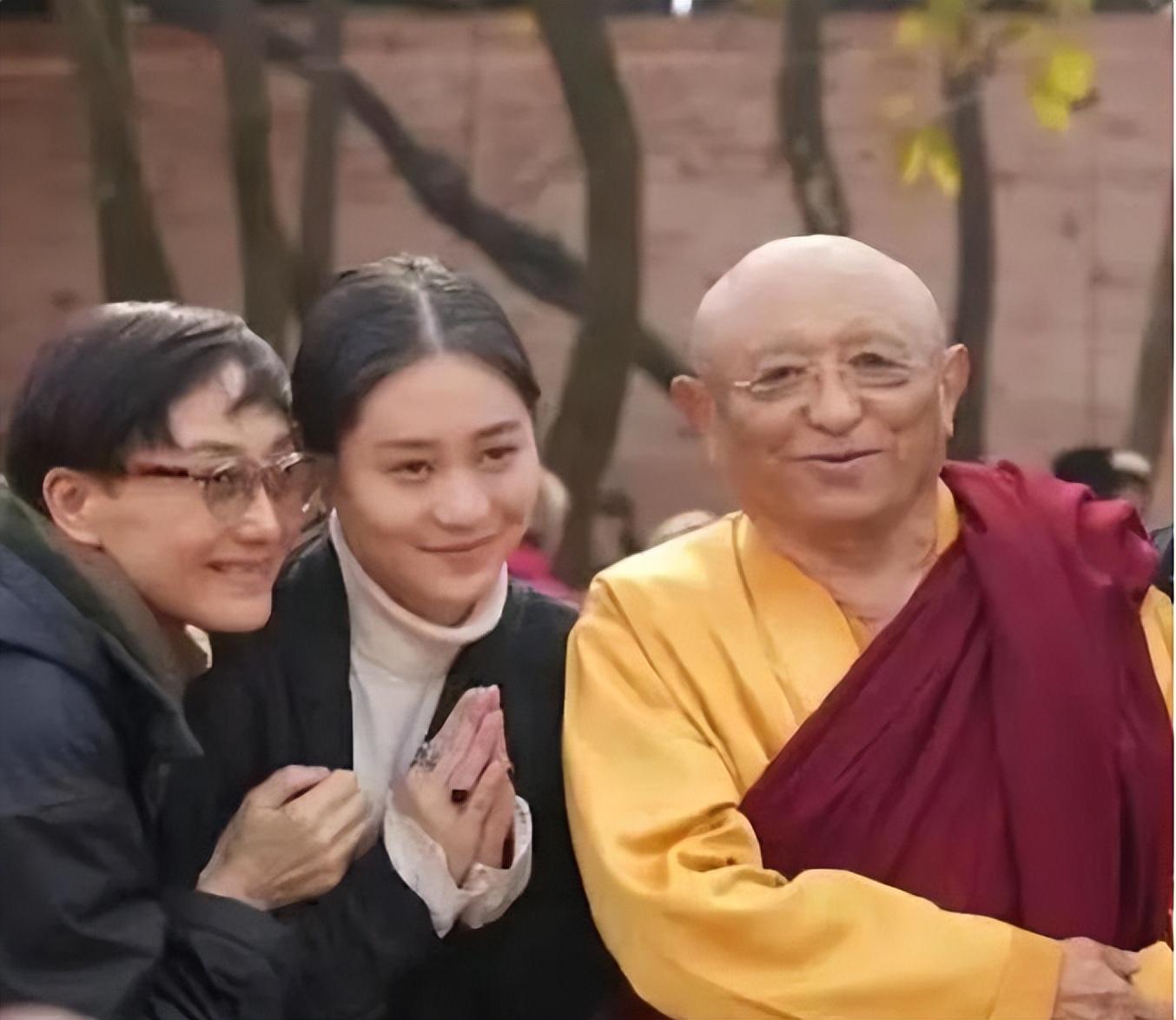 李連杰一家三口尼泊爾求佛