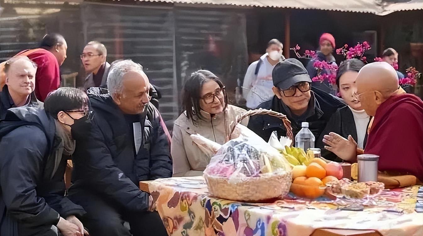 李連杰一家三口尼泊爾求佛