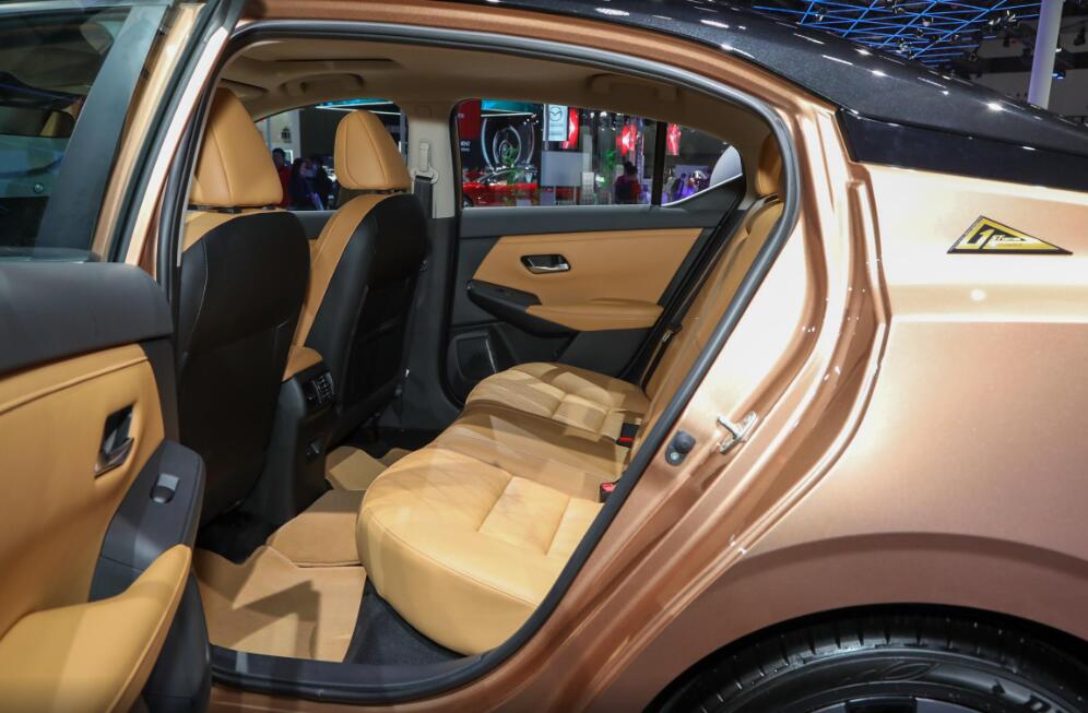 深度評測日產軒逸:好看實用,油耗低至3.73L,A級車銷冠名正言順