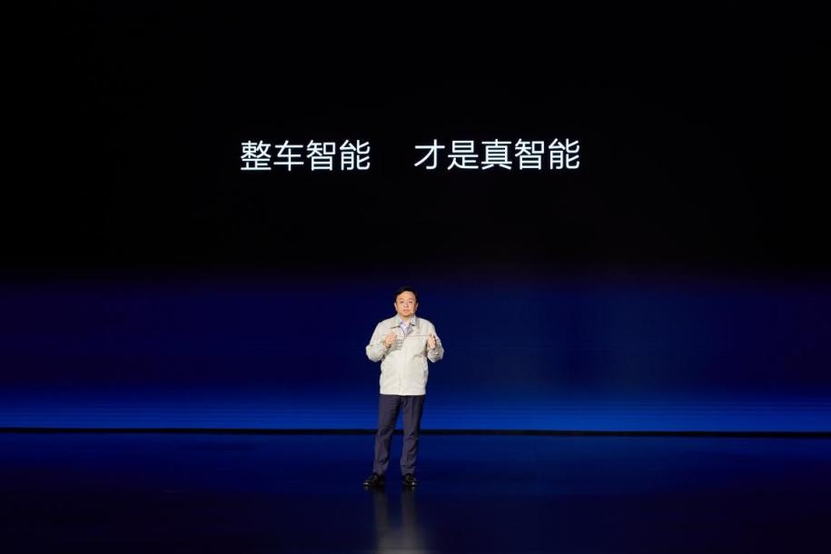 “智能化絕不止智艙智駕”,比亞迪把路走寬,格局打開