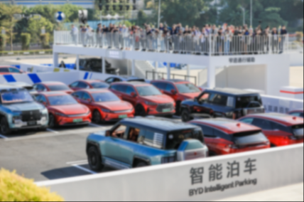 “智能化絕不止智艙智駕”,比亞迪把路走寬,格局打開