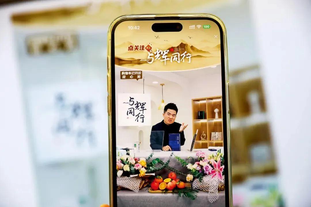 劉德華和董宇輝誰才是“流量之王”