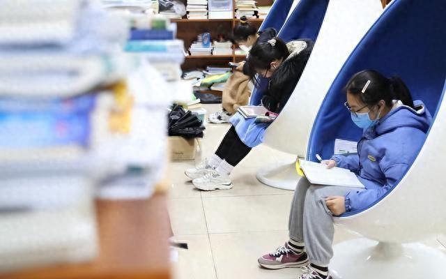 女子回應懷孕8個月考研獲專業第一