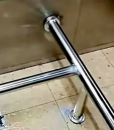 電梯內部安裝鋼管防電瓶車上樓