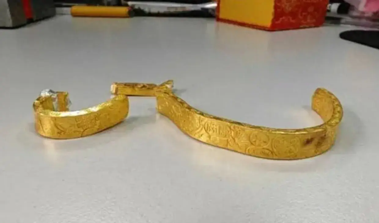 拉面師傅自制金手鐲售價2萬被拘