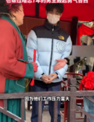“開封王婆”爆火:促成四五十對