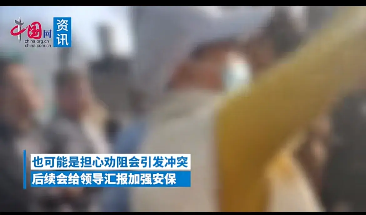 女子怒斥蘋果靜安店排隊者崇洋媚外