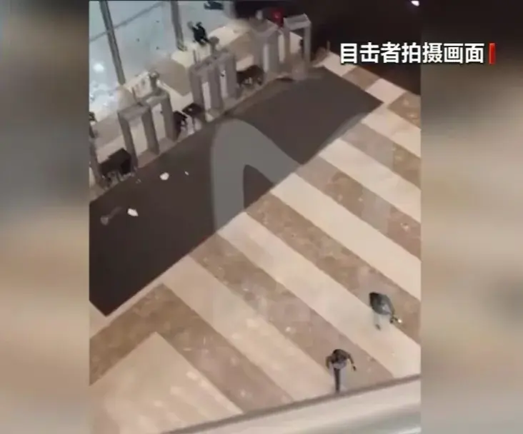 俄15歲少年帶領(lǐng)100多人躲過恐襲