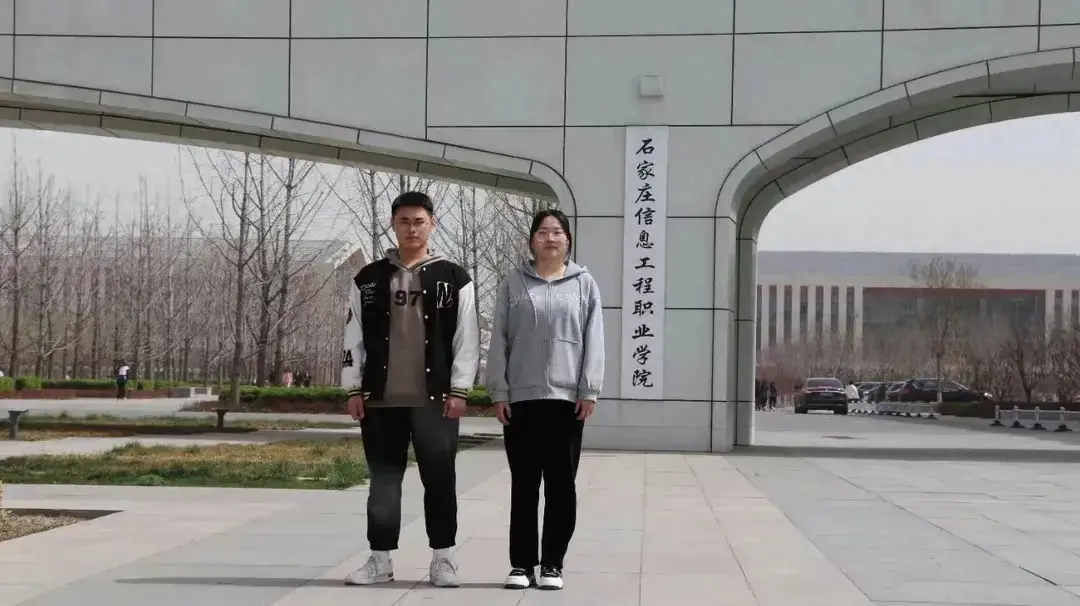 大學(xué)生發(fā)現(xiàn)異常救司機(jī)一命