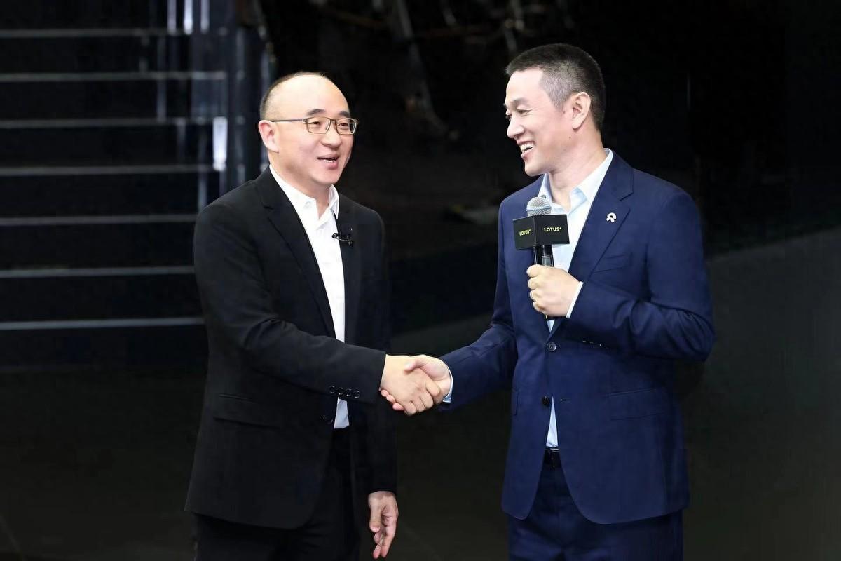 馮擎峰李斌“組CP”,路特斯加入“換電聯盟”