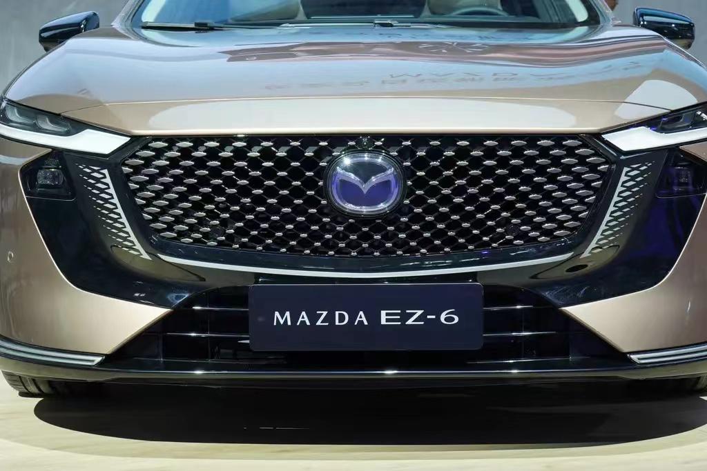 配無框車門+電動尾翼,長安馬自達EZ-6亮相,增程/純電雙動力可選