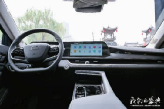 對比評測奔騰B70龍騰版,國潮家轎是否能夠沖擊合資車型?