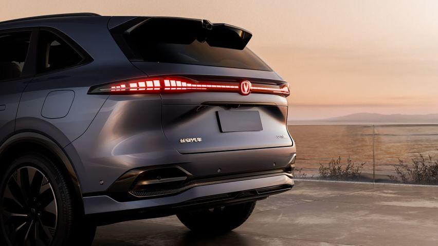 全新長(zhǎng)安CS75 PLUS官圖來(lái)了,帶發(fā)光車標(biāo),兩款1.5T動(dòng)力可選