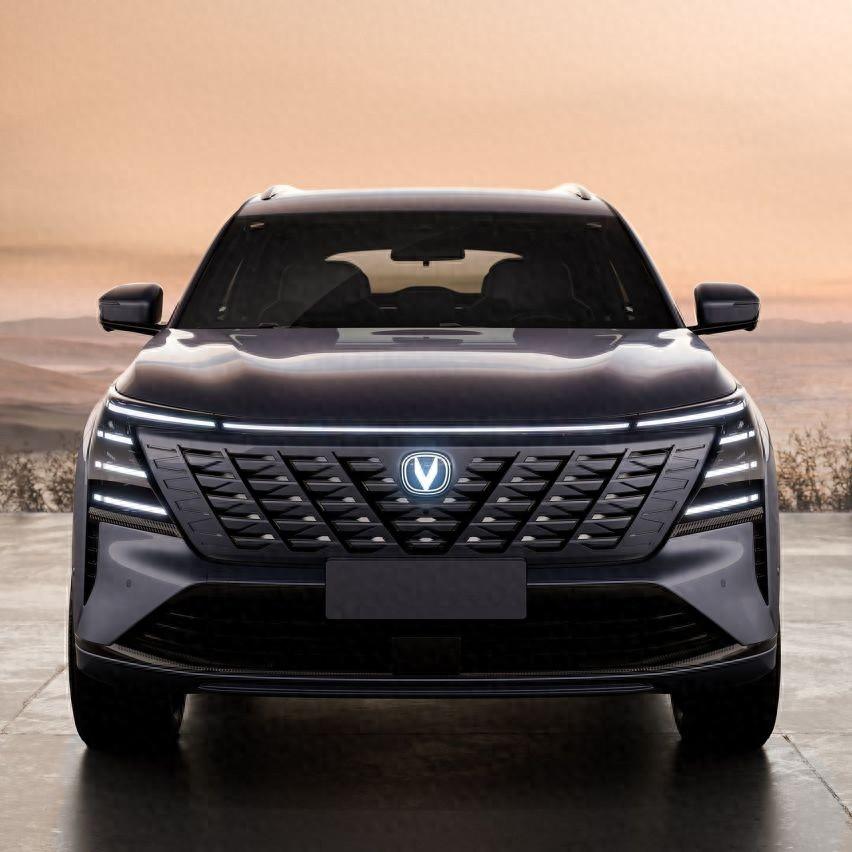 全新長(zhǎng)安CS75 PLUS官圖來(lái)了,帶發(fā)光車標(biāo),兩款1.5T動(dòng)力可選