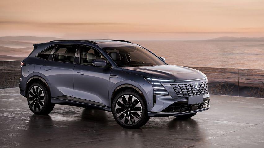 全新長(zhǎng)安CS75 PLUS官圖來(lái)了,帶發(fā)光車標(biāo),兩款1.5T動(dòng)力可選