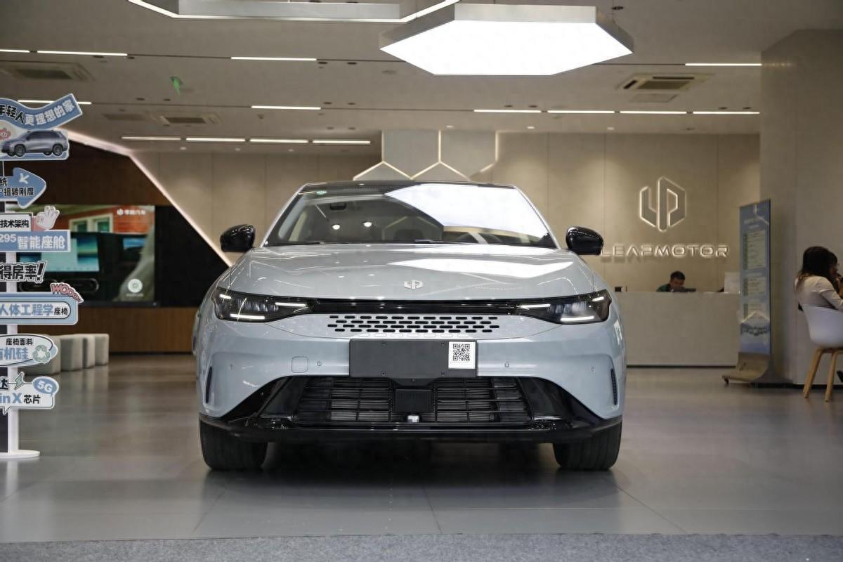 零跑全新C01實車到店,體驗增程式版本,新款是否值得入手?
