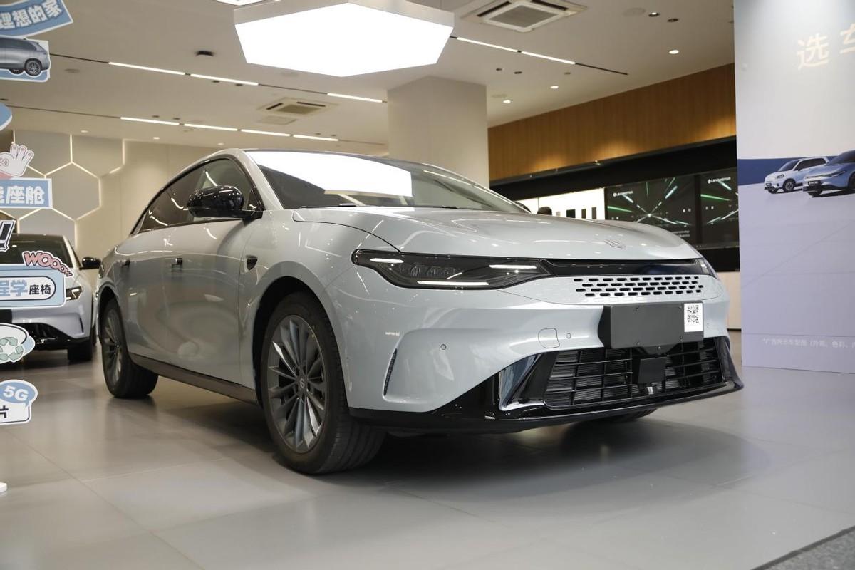 零跑全新C01實車到店,體驗增程式版本,新款是否值得入手?