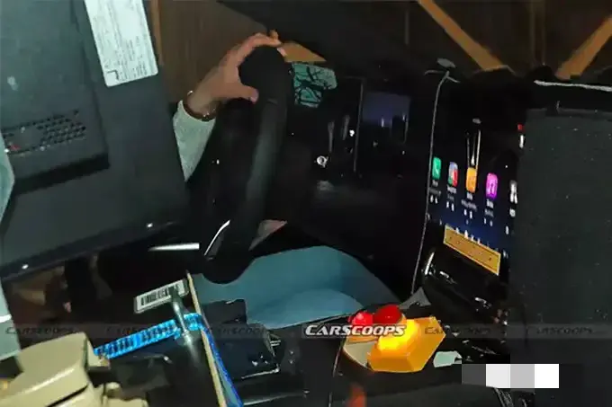 奔馳全新轎車曝光!升級E級格柵,大燈像理想L7,好看嗎?