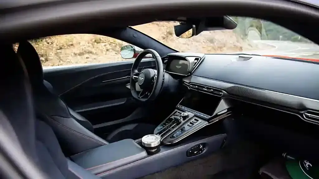 911的有力競爭對手,全新阿斯頓·馬丁Vantage實車圖發布