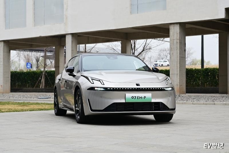 領克07 EM-P:領克給這代年輕人帶來的最好電混轎車