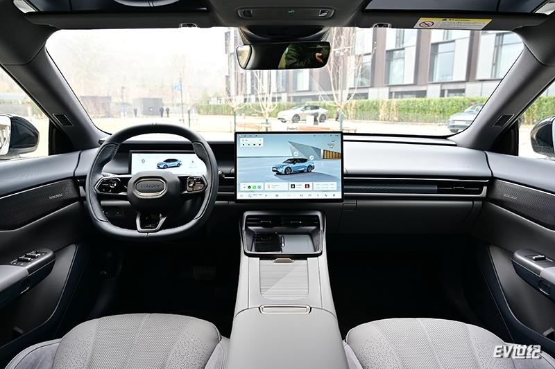 領克07 EM-P:領克給這代年輕人帶來的最好電混轎車