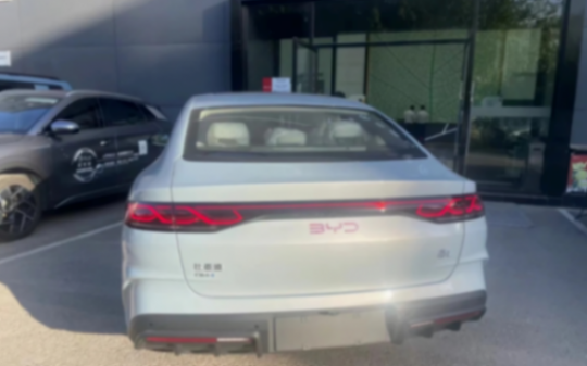 秦L實車進店,發光BYD尾標,中型空間,五代插混,預售12萬起
