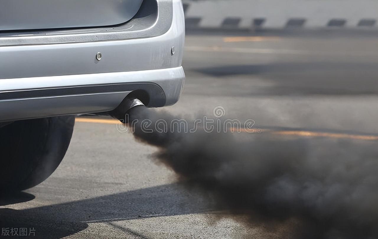 揭秘汽車“吞云吐霧”真相:排氣冒黑煙背后的驚人秘密!