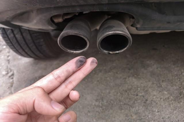 揭秘汽車“吞云吐霧”真相:排氣冒黑煙背后的驚人秘密!