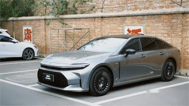 日式豪華!新一代豐田皇冠Sedan實車正式到店