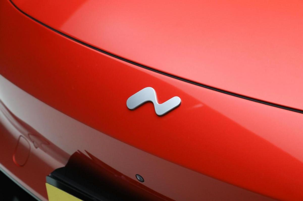 蔚來新品牌新車型,造型很時尚,劍指特斯拉Model Y