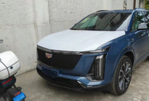 全新凱迪拉克XT5實(shí)車曝光,升級大尺寸聯(lián)屏,現(xiàn)款一口氣降10萬!