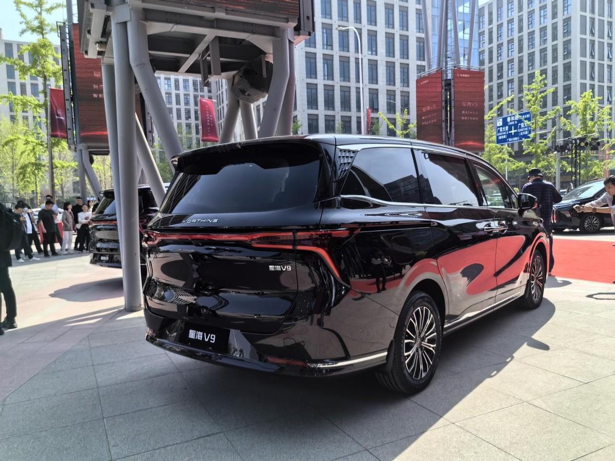 真正的豪華頭等艙,配航空座椅,充電10分鐘補能300km,19.99萬起