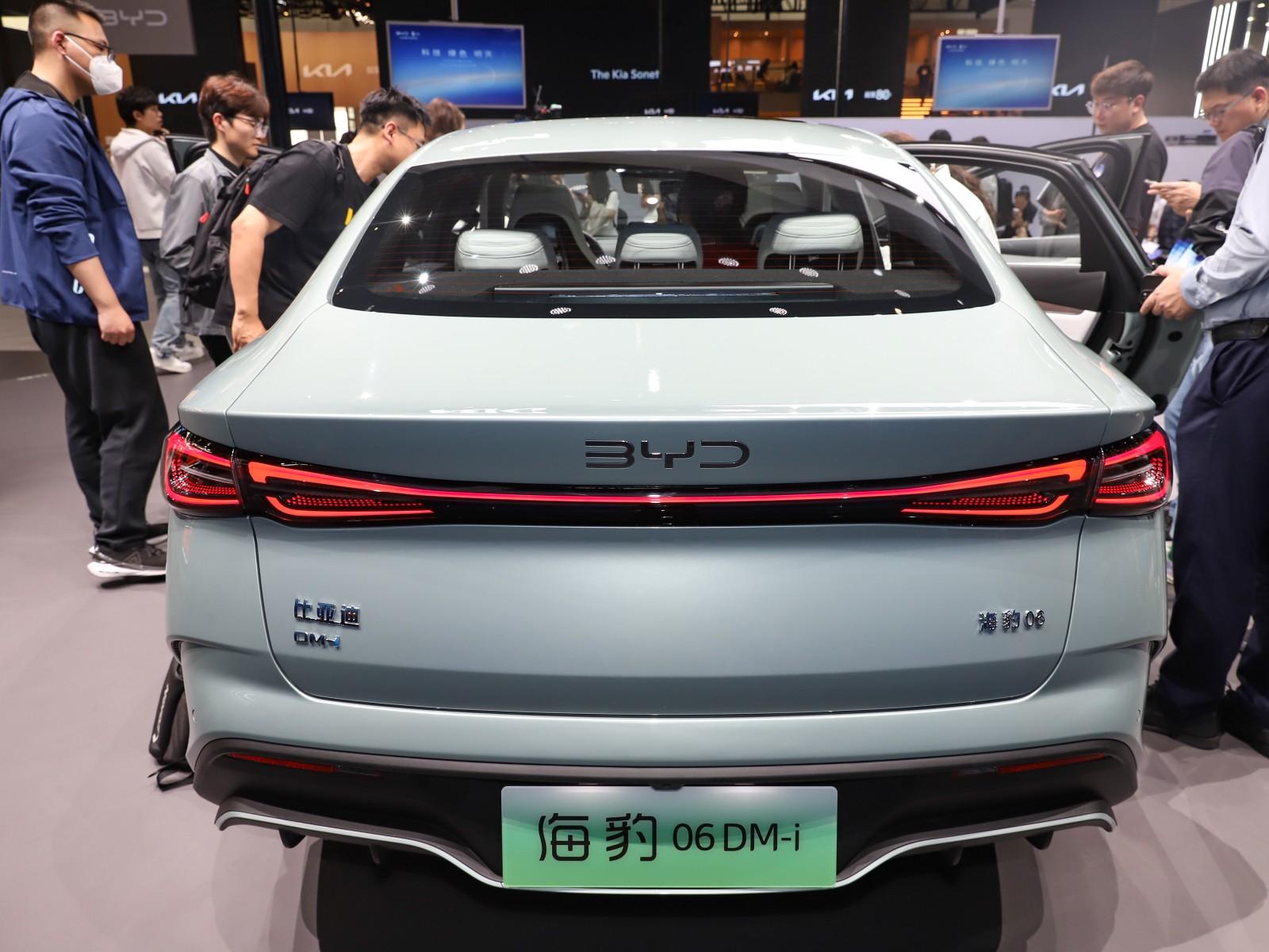 虧電油耗2.9升續(xù)航里程2100公里,比亞迪海豹06上市售9.98萬元起