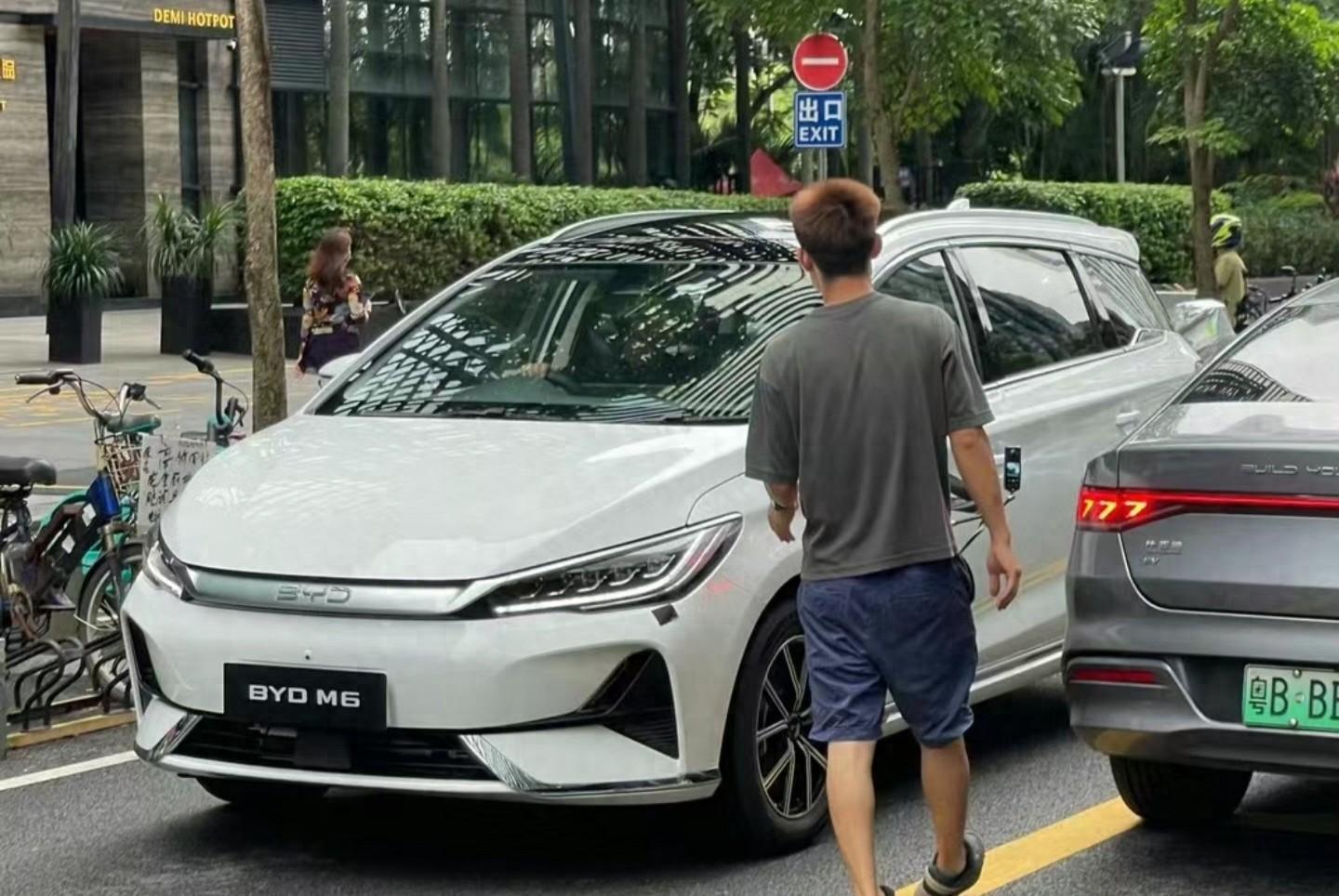 宋Max又新生啦,全新比亞迪M6實車圖曝光
