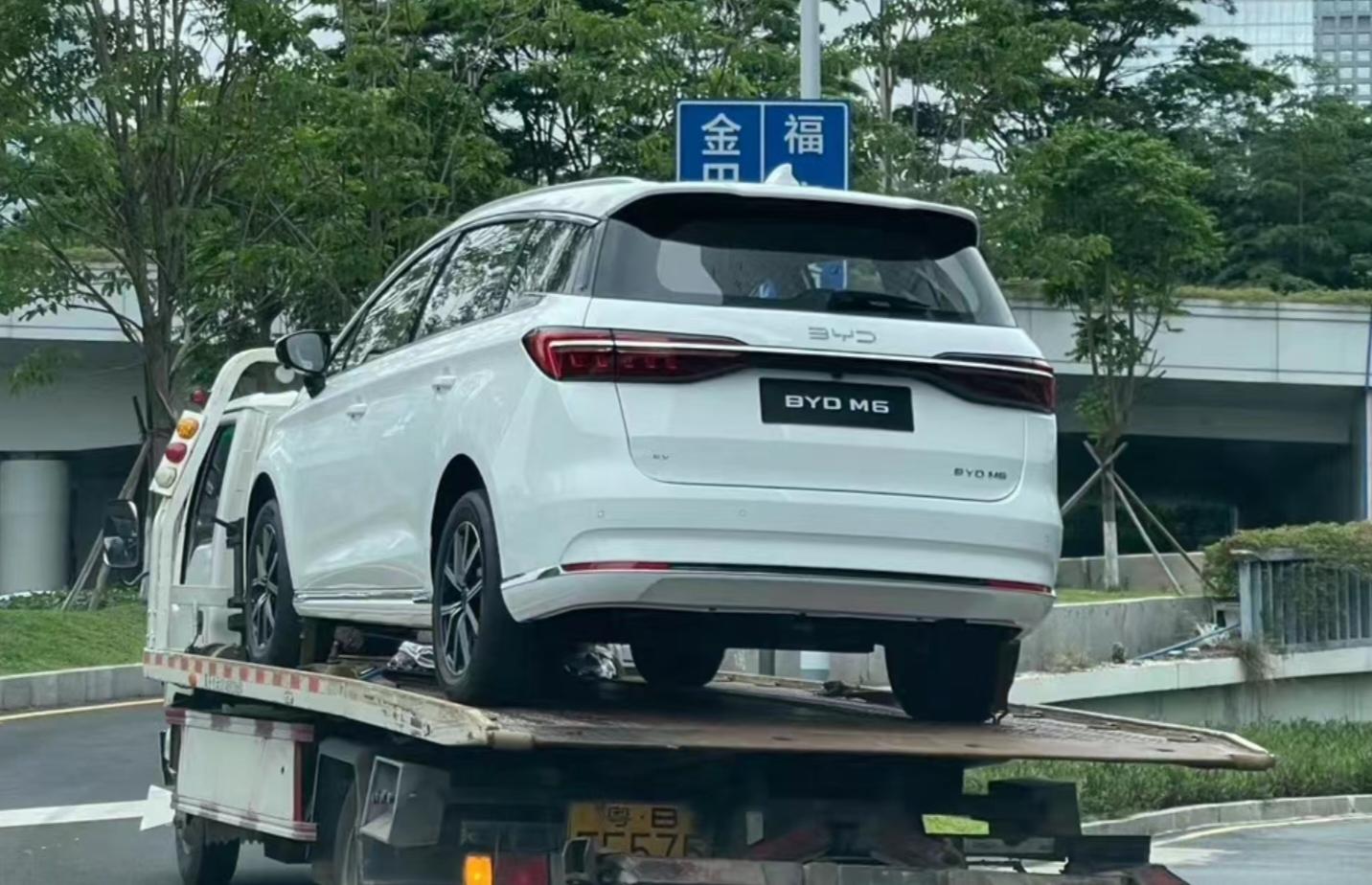 宋Max又新生啦,全新比亞迪M6實車圖曝光