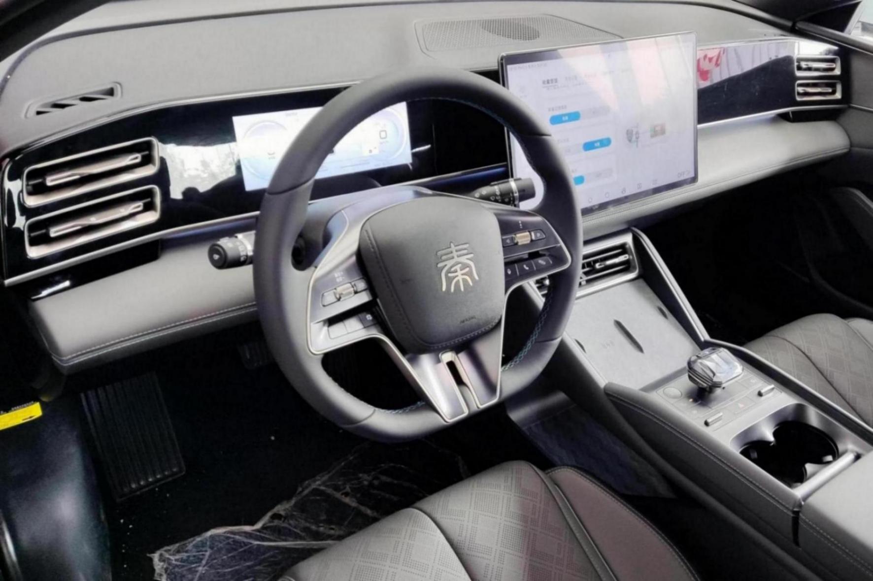 圓年輕人的中級轎車夢 比亞迪秦L DM-i北京上市