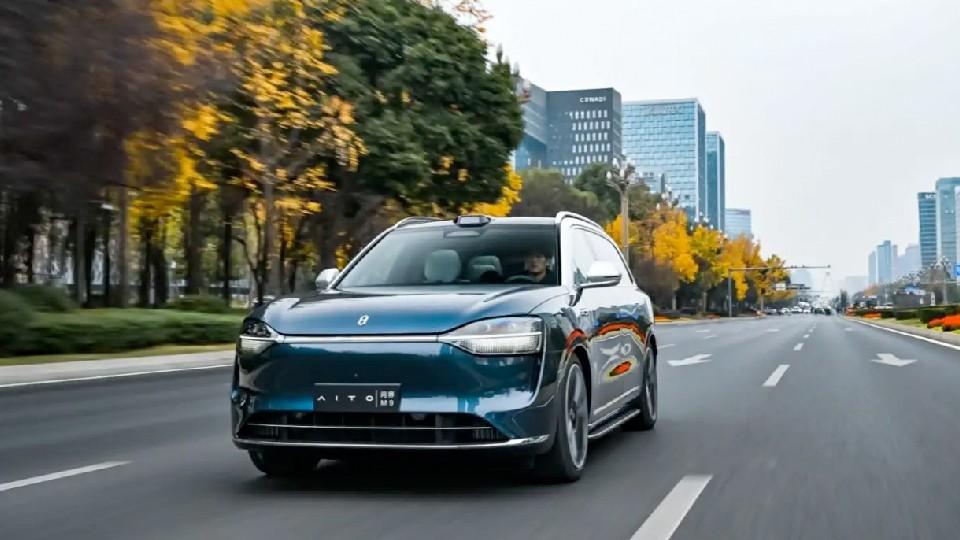 問界M9的新推送,自動泊車可以從1km之外開始了?