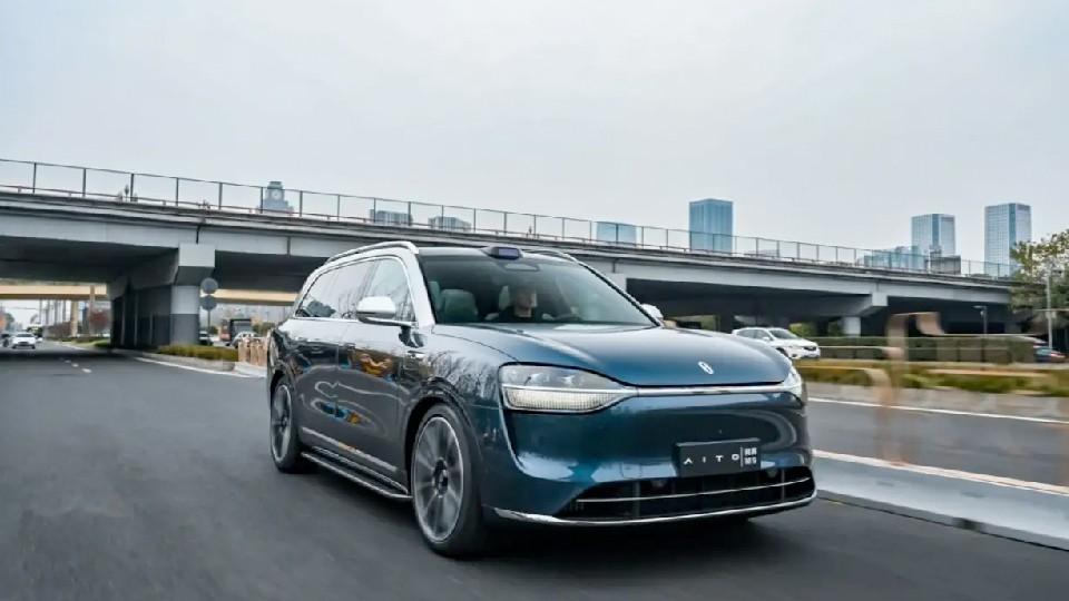 問界M9的新推送,自動泊車可以從1km之外開始了?