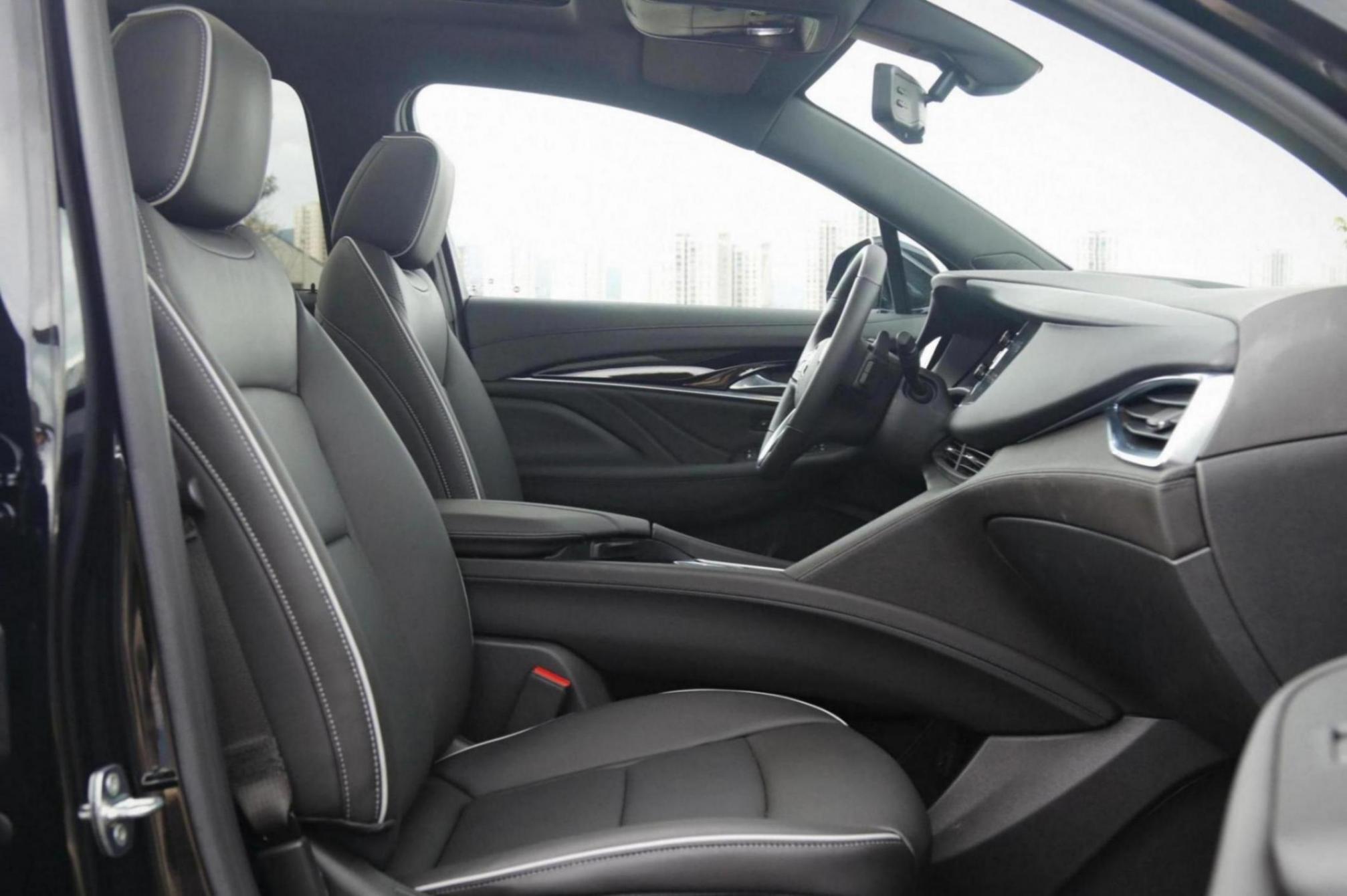 全系2.0T+9AT,車長(zhǎng)近5米有7座,現(xiàn)直降6萬,抄底還是等新?