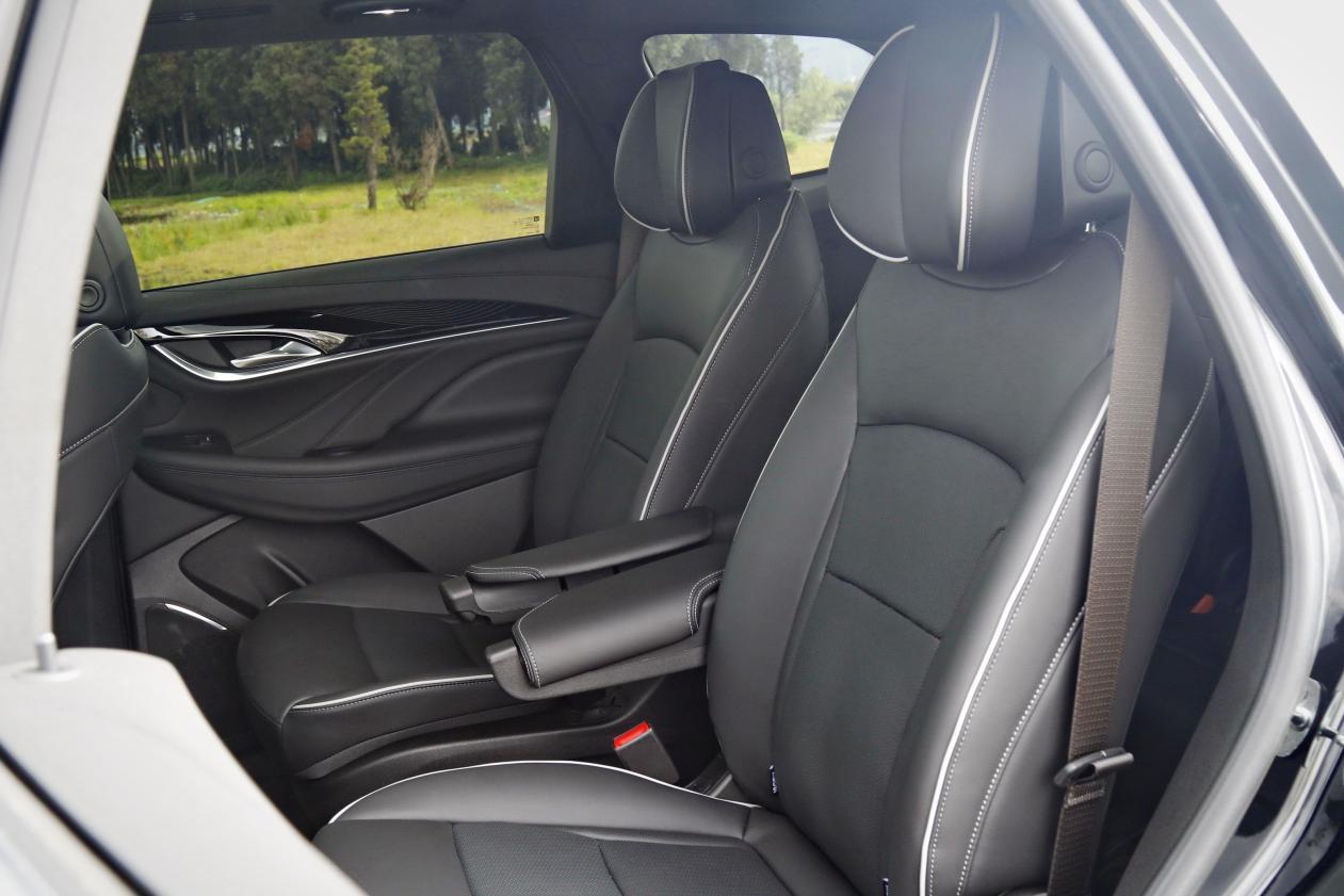 全系2.0T+9AT,車長(zhǎng)近5米有7座,現(xiàn)直降6萬,抄底還是等新?