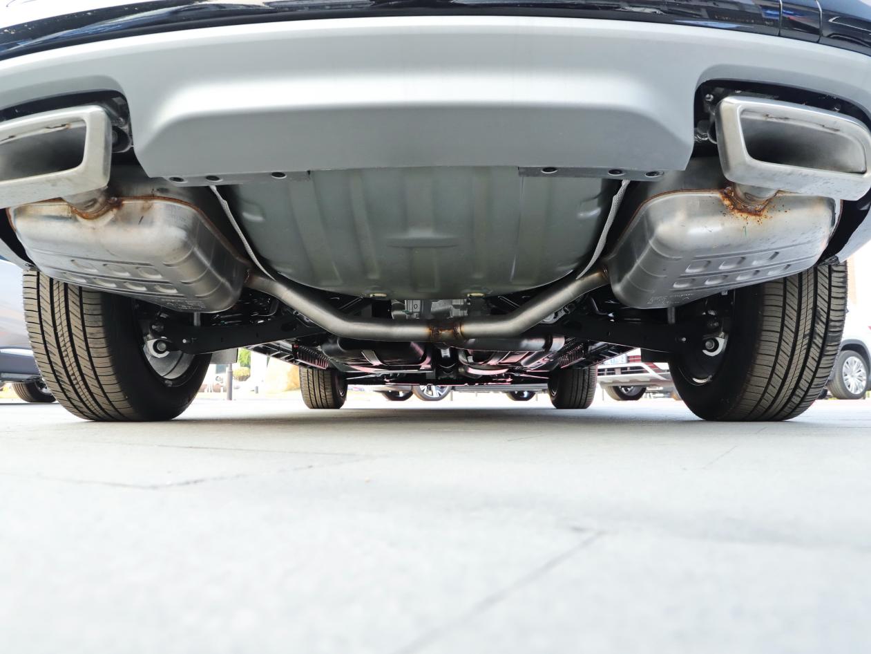 全系2.0T+9AT,車長(zhǎng)近5米有7座,現(xiàn)直降6萬,抄底還是等新?