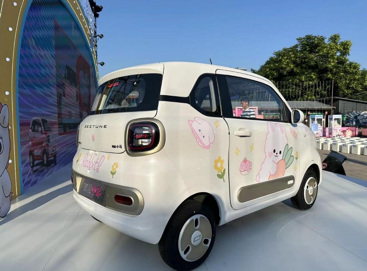 2024款奔騰小馬,2.69萬的小車,標配安全氣囊、倒車雷達