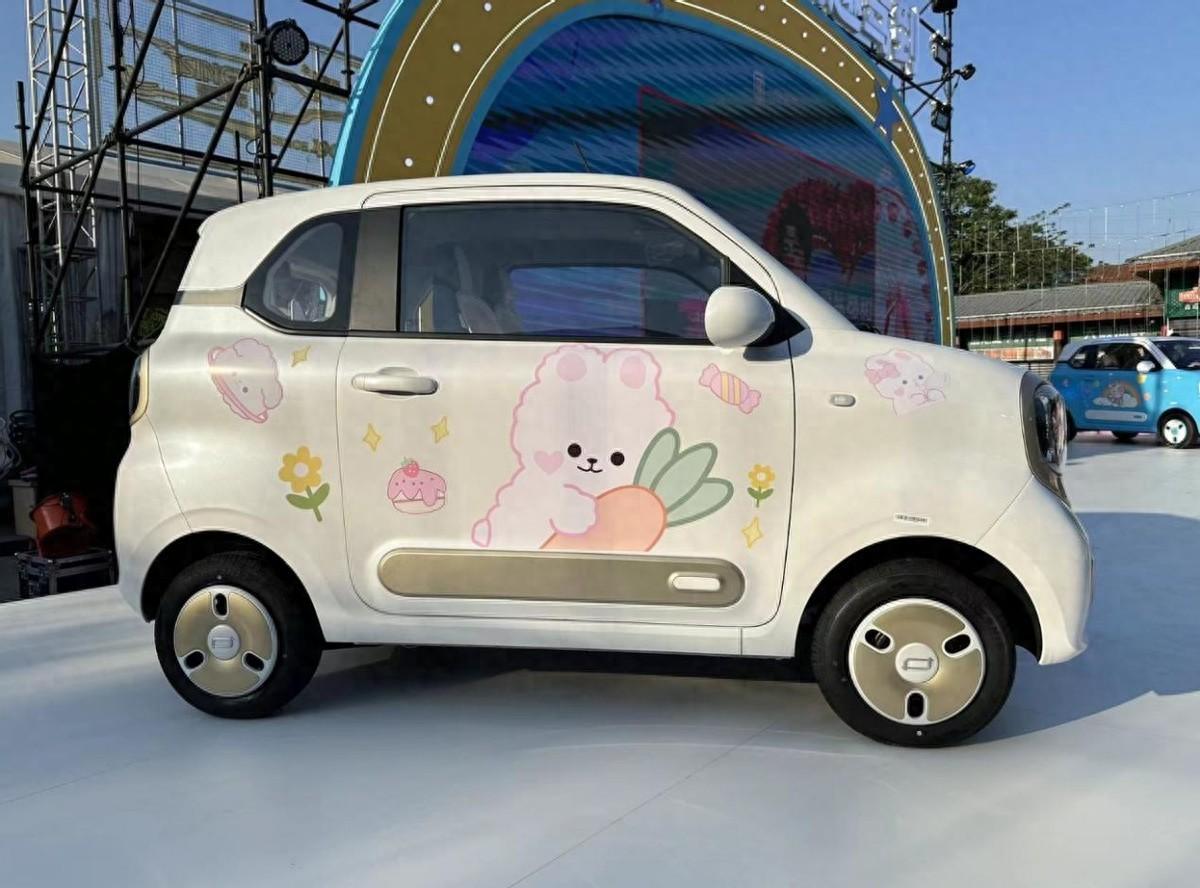 2024款奔騰小馬,2.69萬的小車,標配安全氣囊、倒車雷達
