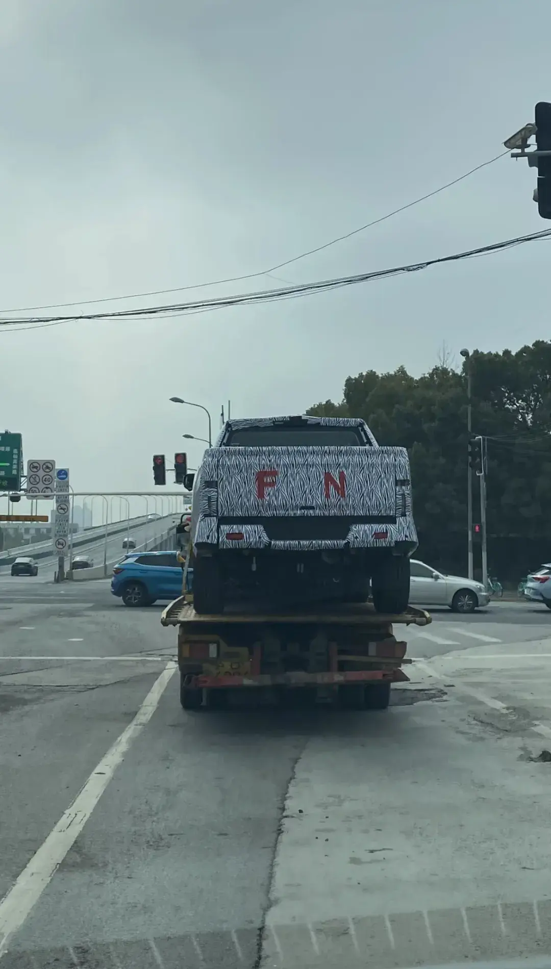 四電機(jī)千匹馬力,上汽大通GST概念皮卡實(shí)車(chē)諜照曝光
