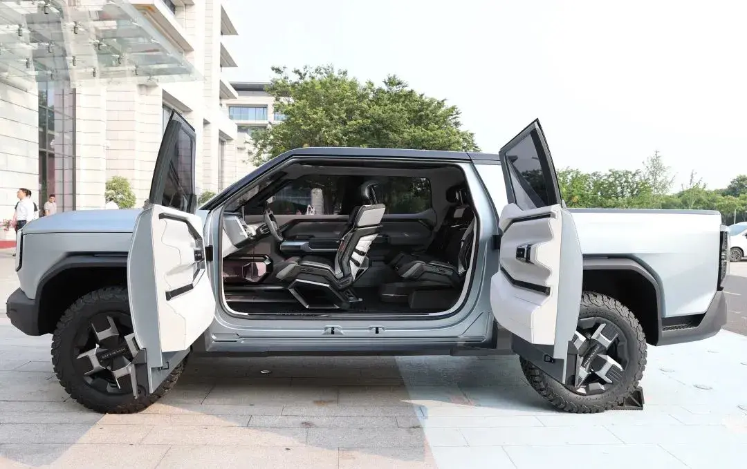 四電機(jī)千匹馬力,上汽大通GST概念皮卡實(shí)車(chē)諜照曝光