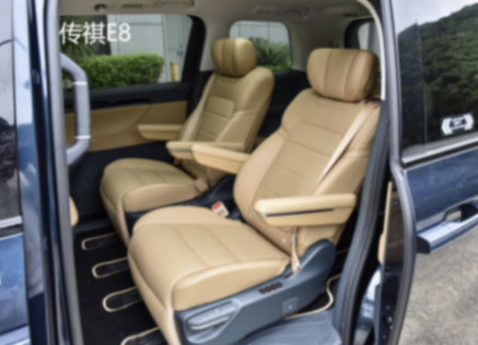 上汽大通大家7插混版對(duì)比廣汽傳祺E8,20萬(wàn)左右的插混MPV該買誰(shuí)?